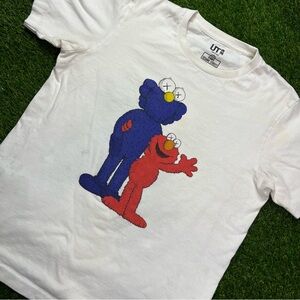 Kaws X Sesame Street‎ Elmo BFF Companion White Shirt Size small